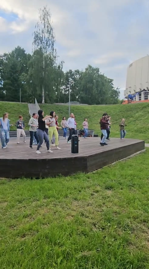 Открытый урок и танцы в Амфитеатре у Диорамы